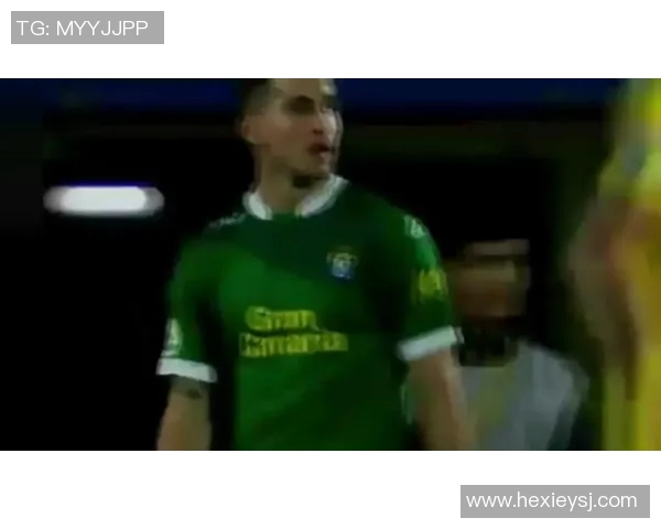 足球明星打火机点燃激情与梦想的火焰,照亮无数球迷心中的绿茵传奇