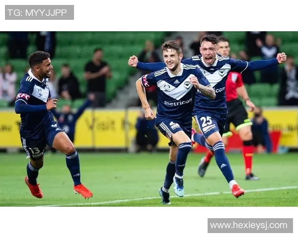 足球明星的标准长相解析及其在球场上的魅力展示